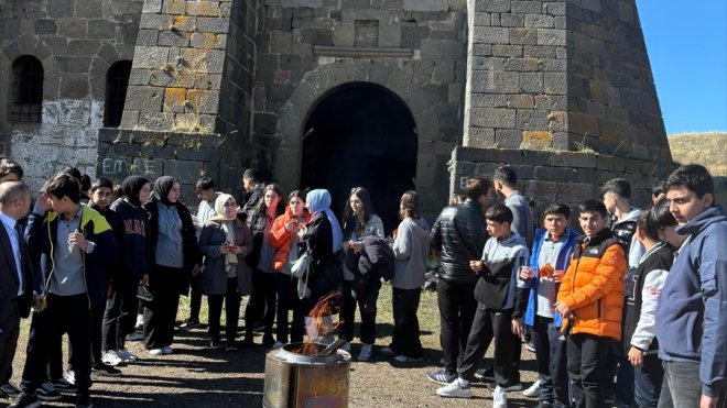 Erzurum'da öğrenciler tarih dersini Kiremitlik Tabyası'nda işledi