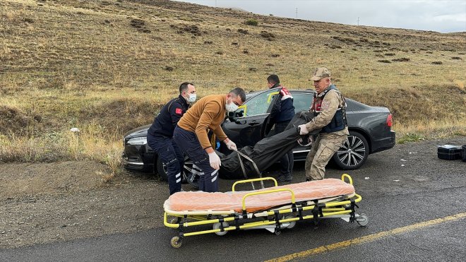 Erzurum'da otomobilde başından silahla vurulmuş erkek cesedi bulundu