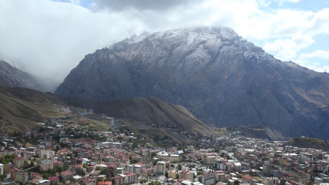 Hakkari'de kar yağışı etkili oldu