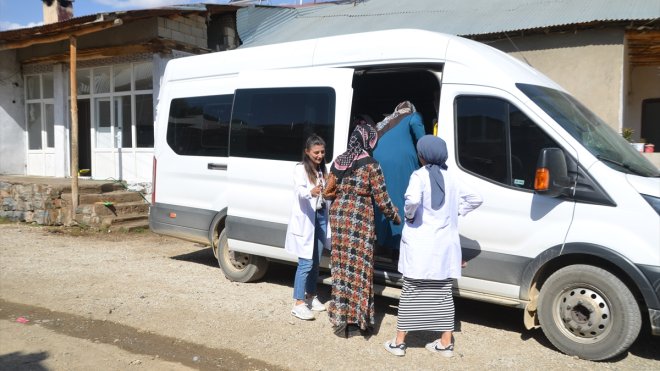 Hakkari'de sağlık ekipleri, erken teşhisle hayat kurtarmak için köy köy dolaşıyor