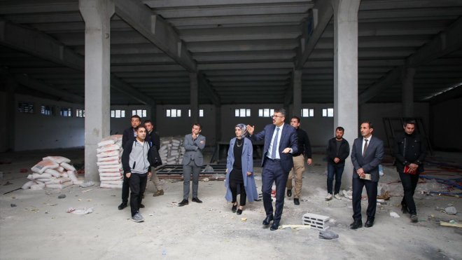 Hakkari Valisi Çelik, Tekstilkent Projesi inşaatında inceleme yaptı