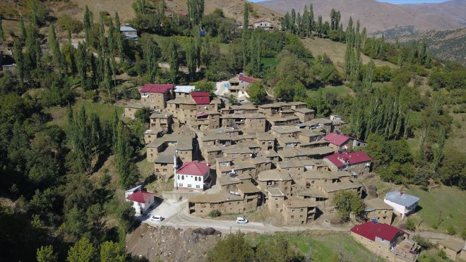 Hizan'daki taş evler yılın her döneminde ilgi görüyor