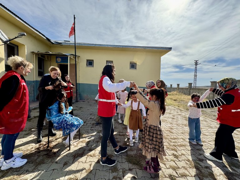 Kızların kuaför hayali gerçek oldu6