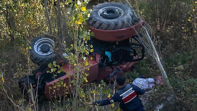 Malatya'da devrilen traktörün sürücüsü yaralandı