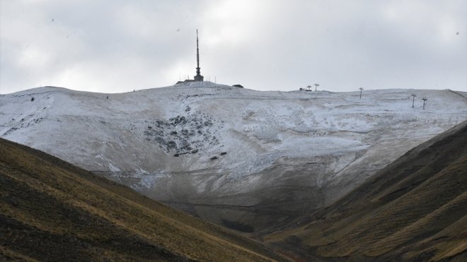 Palandöken Dağı'na kar yağdı