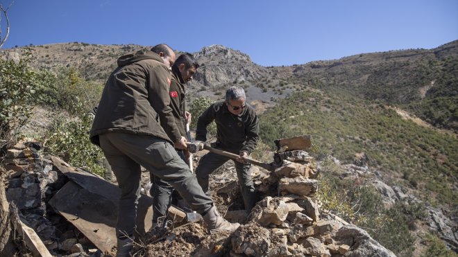 Tunceli'nin dağlarındaki kaçak avcıların kulübeleri yıkılıyor, yaban hayatı korunuyor