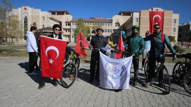 Van'da 'Cumhuriyet Bisiklet Turu' düzenlendi