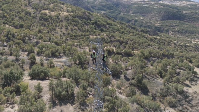 Van'da kışın elektrik kesintisi yaşanan bölgeye alternatif hat kuruluyor