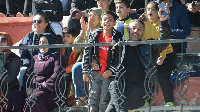 Yüksekova Spor Kulübü Kadın Futbol Takımı sahasında farklı kazandı