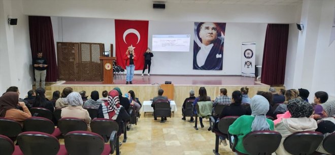 Ağın'da 'En İyi Narkotik Polisi Anne Projesi' anlatıldı