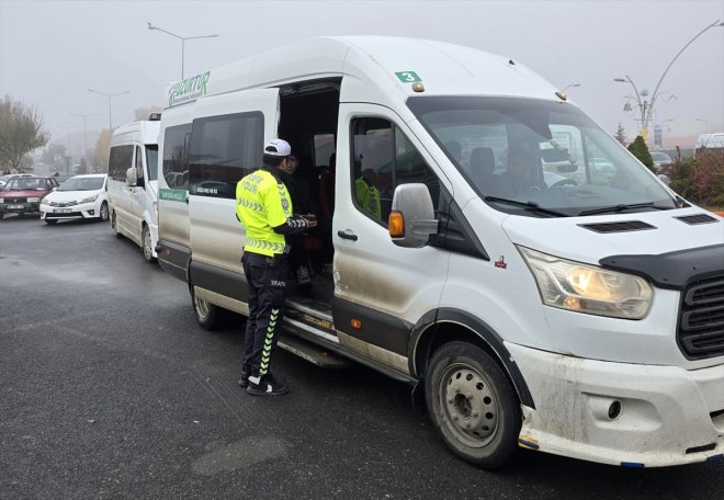 güvenli öğrencilerin ve denetleniyor konforlu ulaşımı için servisler Ağrı