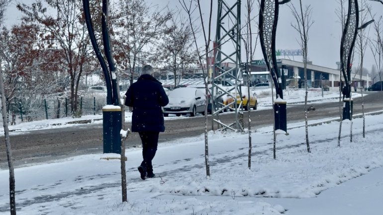 Ağrı mevsimin ilk karıyla beyaza büründü2