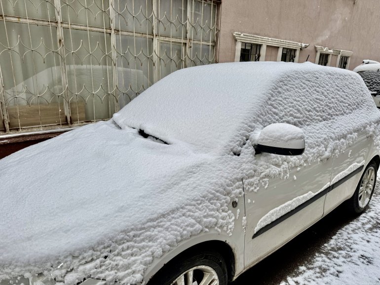 Ağrı mevsimin ilk karıyla beyaza büründü5