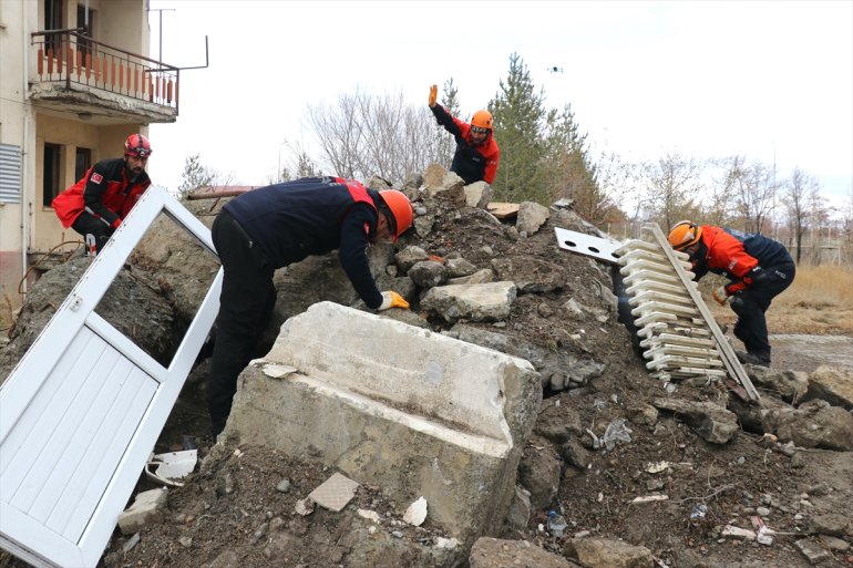 Arama kurtarma ekipleri Ağrı