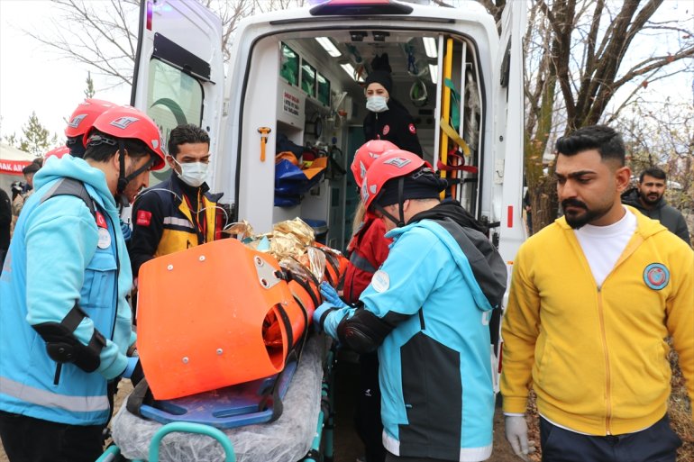 Arama kurtarma ekipleri Ağrı