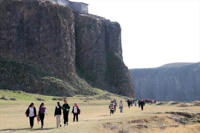 turistlerin rotasında güzellikler sağlandığı tarihi ortamının Ağrı