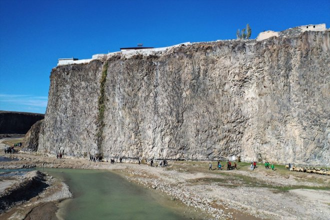 tarihi Güven doğal ortamının rotasında güzellikler sağlandığı turistlerin ve Ağrı