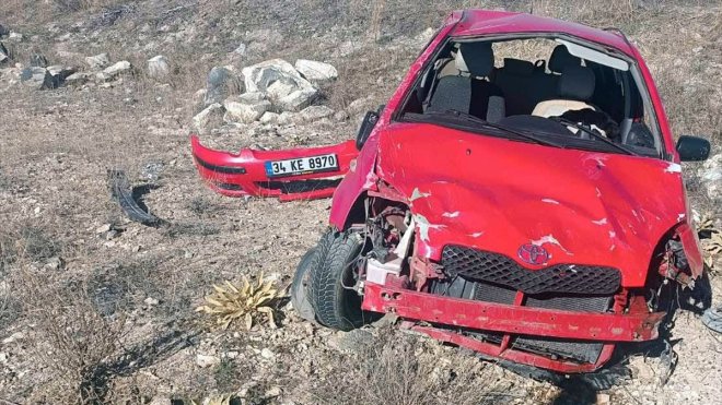 Kars'ta şarampole devrilen otomobilin sürücüsü yaralandı