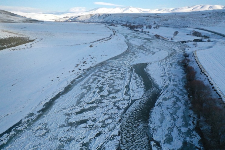 Nehri buzla Murat Ağrı