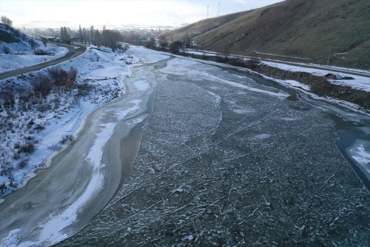 Nehri Murat buzla Ağrı