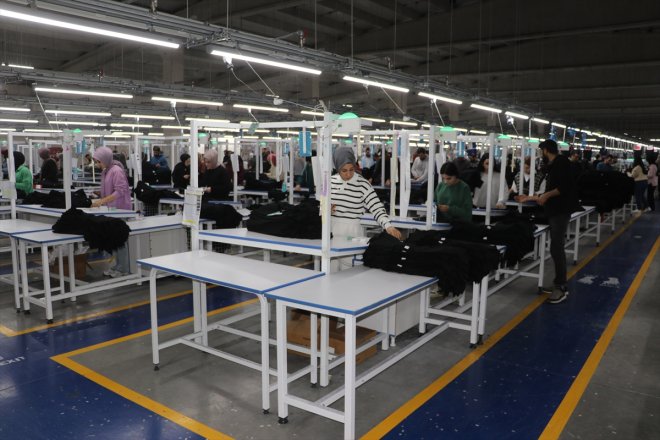 tekstil 1600 fabrikalarında çoğunluğu kişi Ağrı