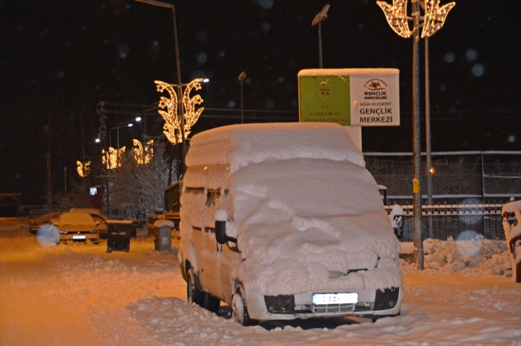 etkili Ağrı, kar anlar zor ve yaşattı Tunceli Kars