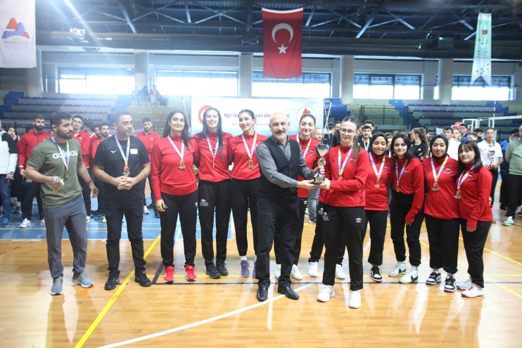 AİÇÜ Ev Sahipliğinde Düzenlenen ÜNİLİG Voleybol Bölgesel Lig Müsabakaları Sona Erdi5