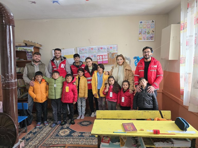 Diyadin Kızılay Şubesi yöneticileri köy ziyaretlerine devam ediyor1