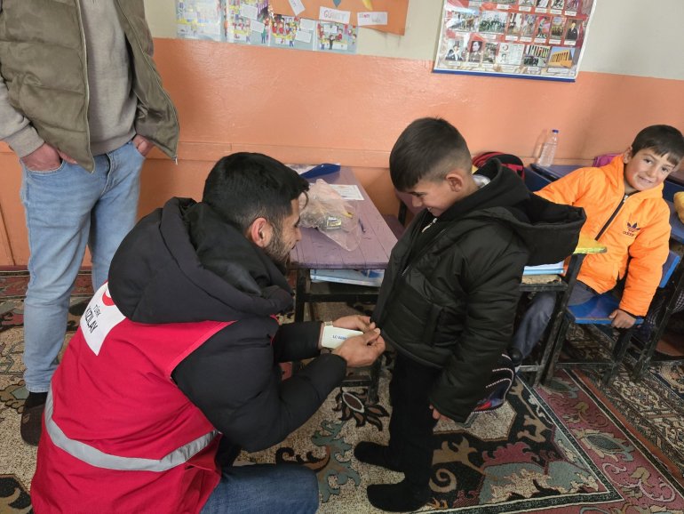 Diyadin Kızılay Şubesi yöneticileri köy ziyaretlerine devam ediyor3