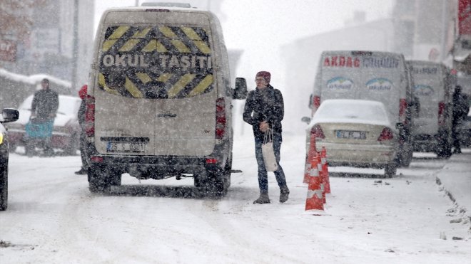 Doğu Anadolu'da 4 ilde kar yağışı, Kars'ta soğuk hava etkili oluyor