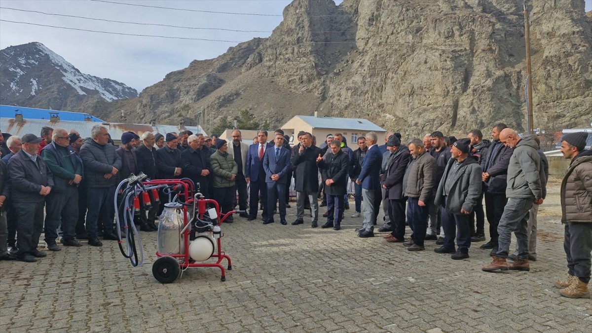 Erzurum'da 158 üreticiye süt sağım makinesi dağıtıldı