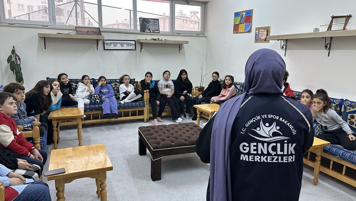 Gençlik merkezleri Erzurum'da sanattan spora gençlerin buluşma noktası oluyor