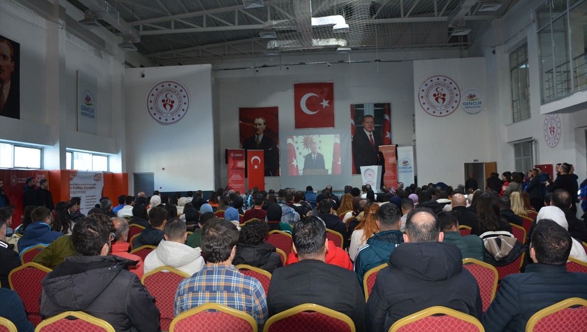 Hakkari'de "Gençlik Politika Belgesi Vizyonu Çalıştayı" düzenlendi