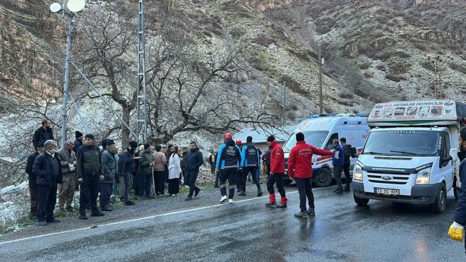 Hakkari'de kayalıklardan düşen 19 yaşındaki genç hayatını kaybetti