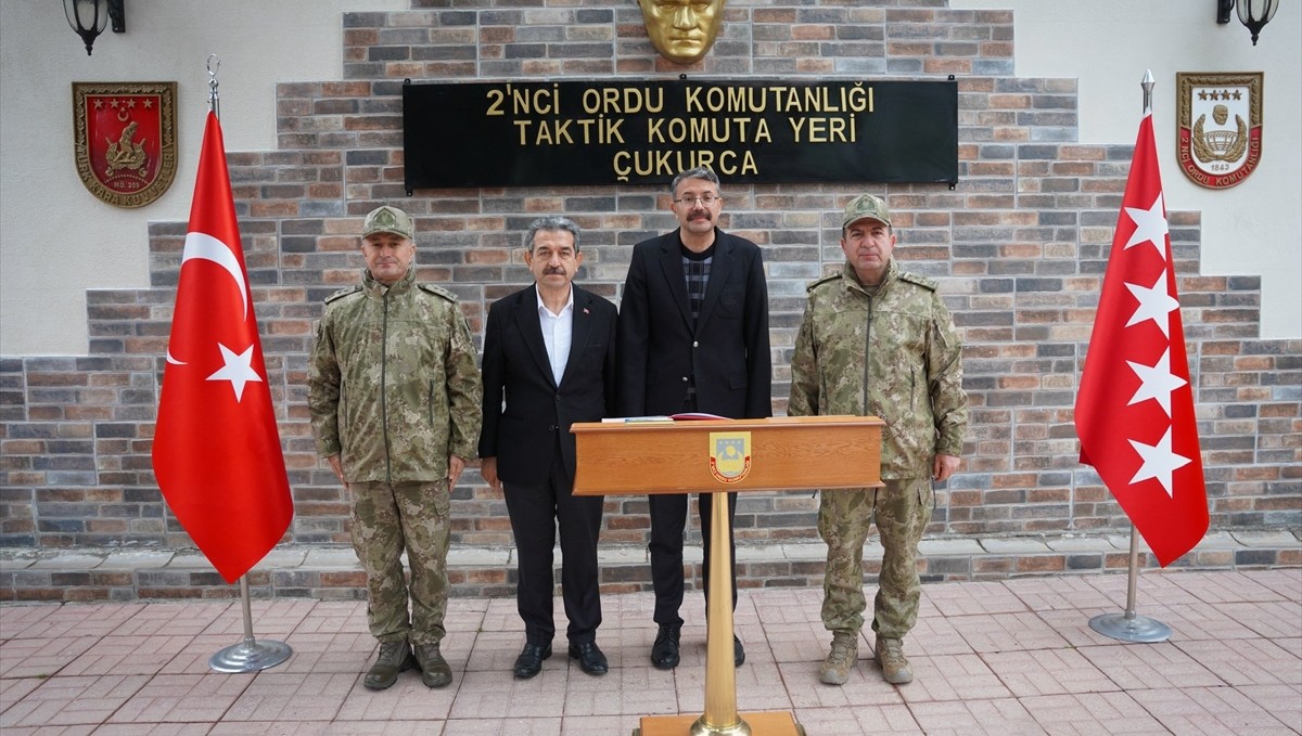 Hakkari ve Şırnak valileri, 2. Hudut Tugay Komutanlığını ziyaret etti