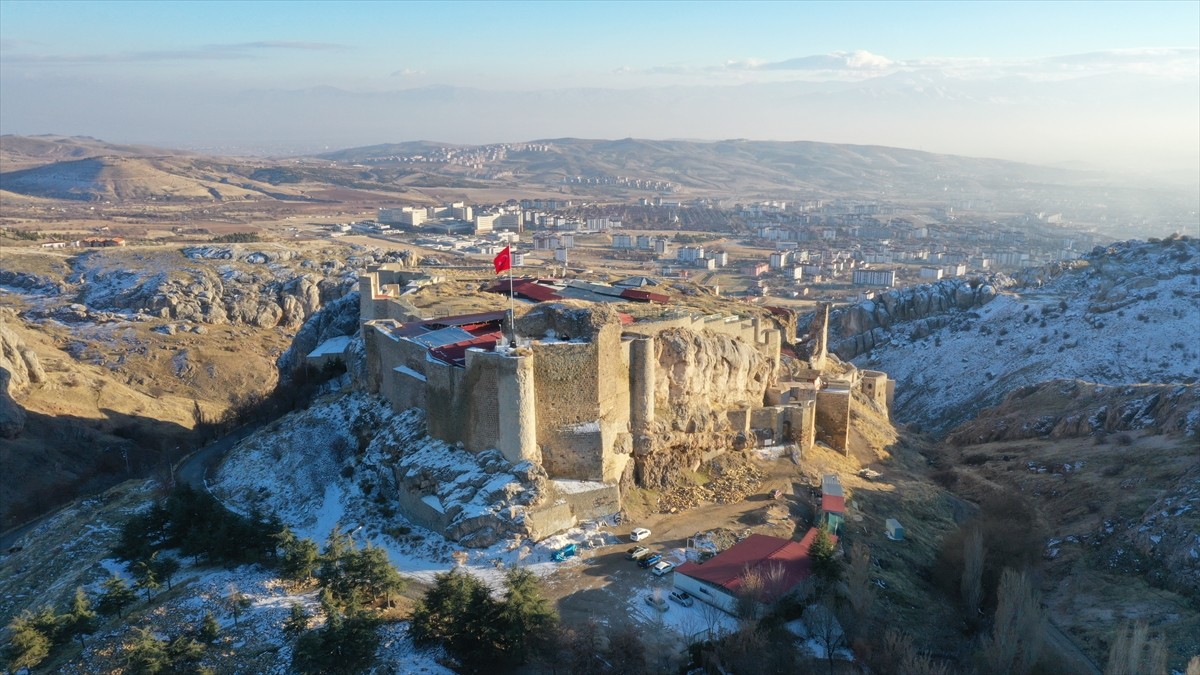 Harput Kalesi'ndeki kazı ve restorasyon "Geleceğe Miras Projesi" ile hız kazandı