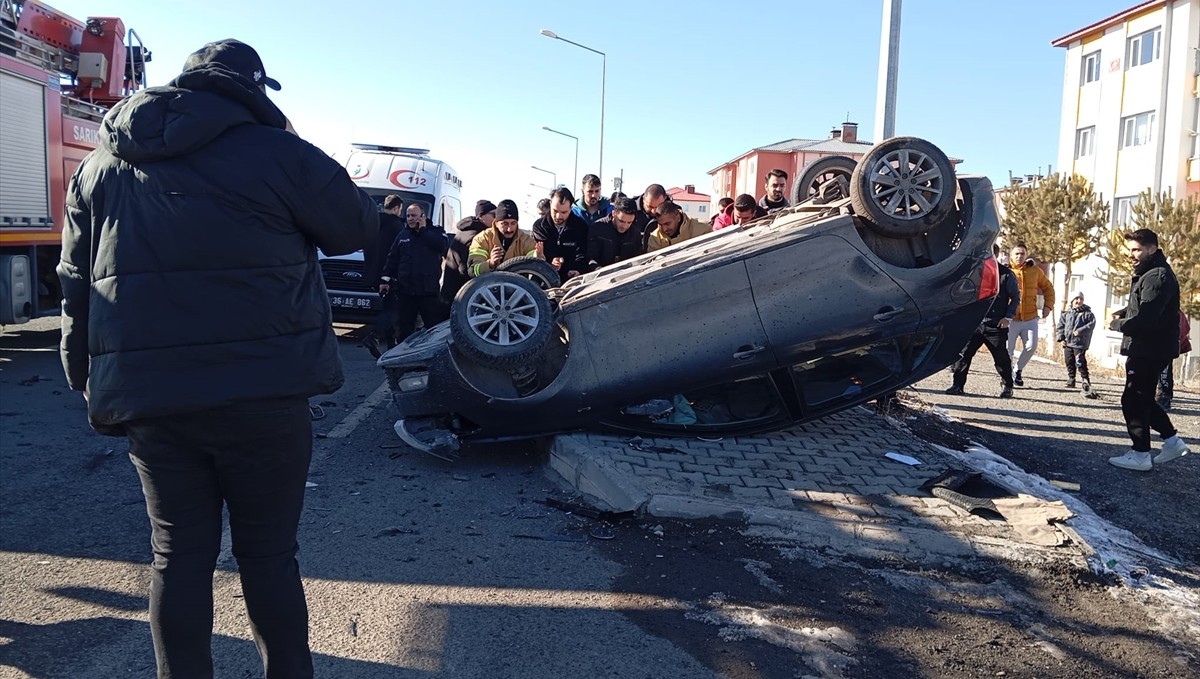 Kars'ta trafik kazasında 2 kişi yaralandı