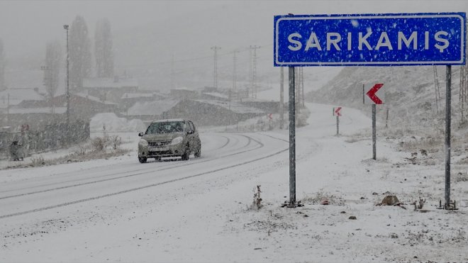 Kars ve Ağrı'da kar yağışı etkili oldu