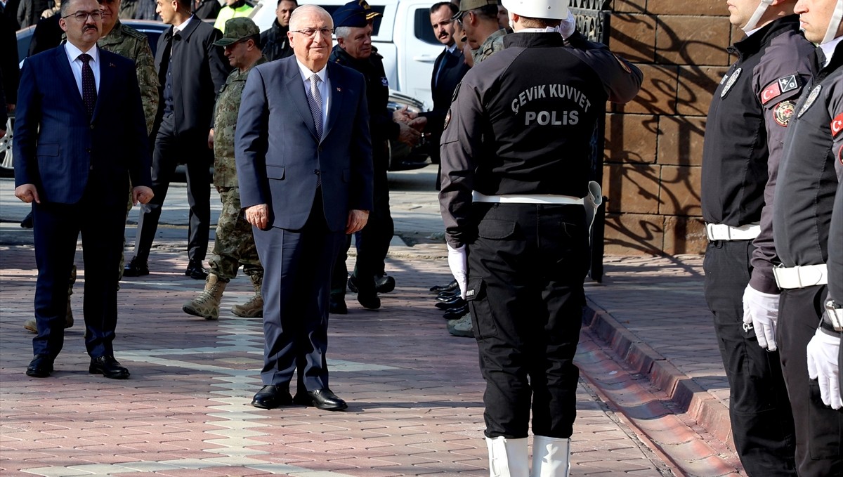 Milli Savuna Bakanı Güler, Iğdır Valiliği'ni ziyaret etti