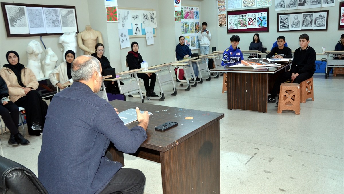 Muş'ta öğrencilere yazının tarihçesi anlatıldı