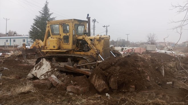 Sivrice Belediyesi ekiplerinin temizlik çalışmaları sürüyor