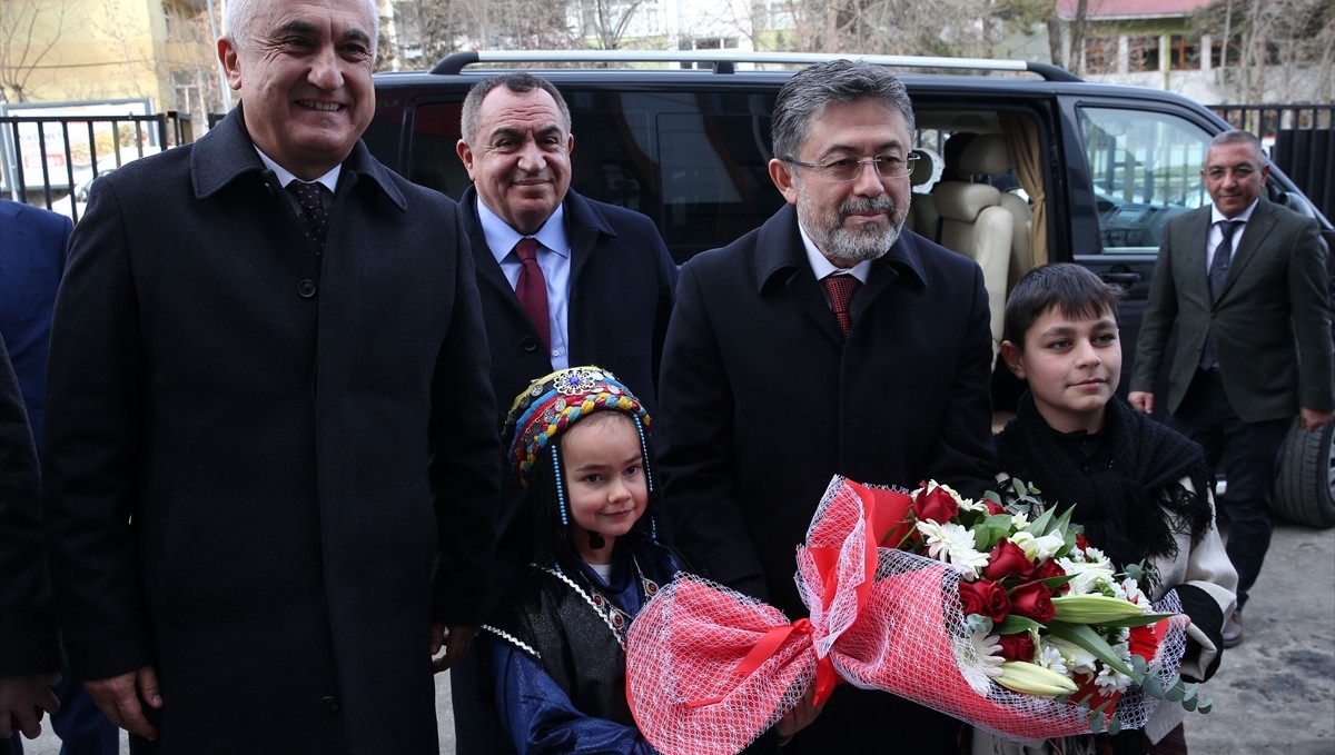 Tarım ve Orman Bakanı Yumaklı, Muş'ta ziyaretlerde bulundu