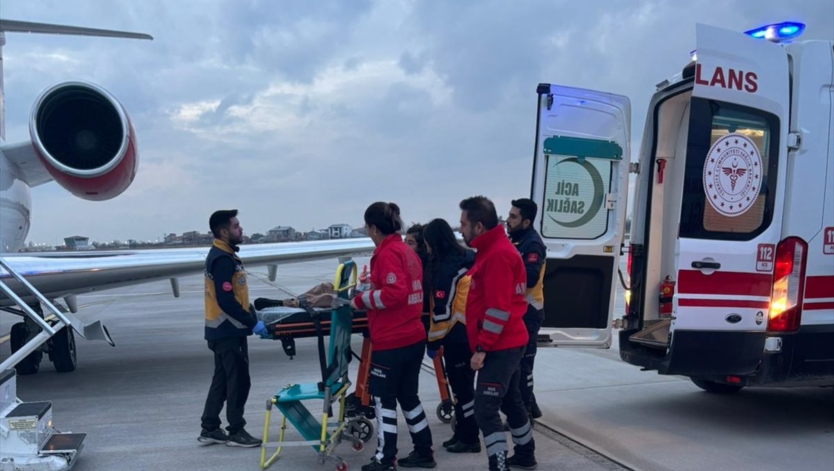 Van'da 2 hasta, ambulans uçakla İstanbul'a sevk edildi