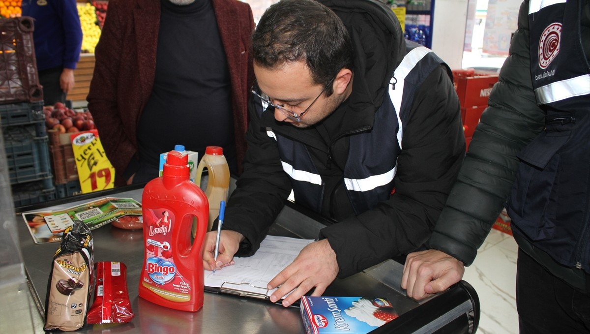 Van'da market ve gıda işletmelerinde fiyat denetimi yapıldı