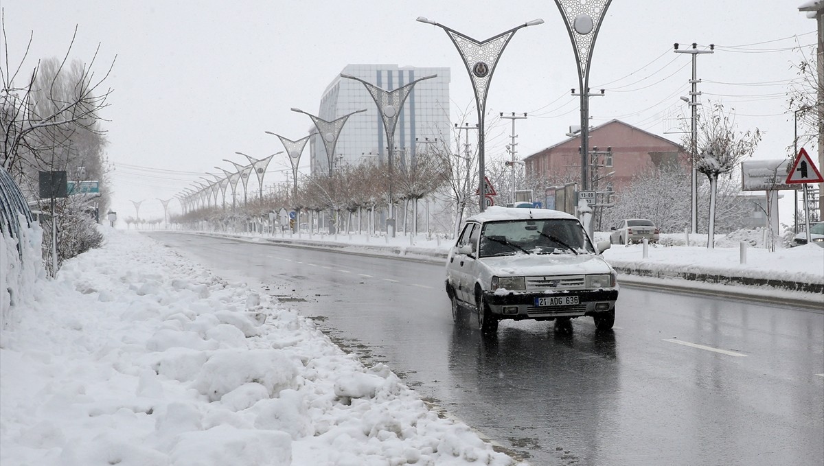 Van, Hakkari, Muş ve Bitlis'te 799 yerleşim yerine ulaşım sağlanamıyor