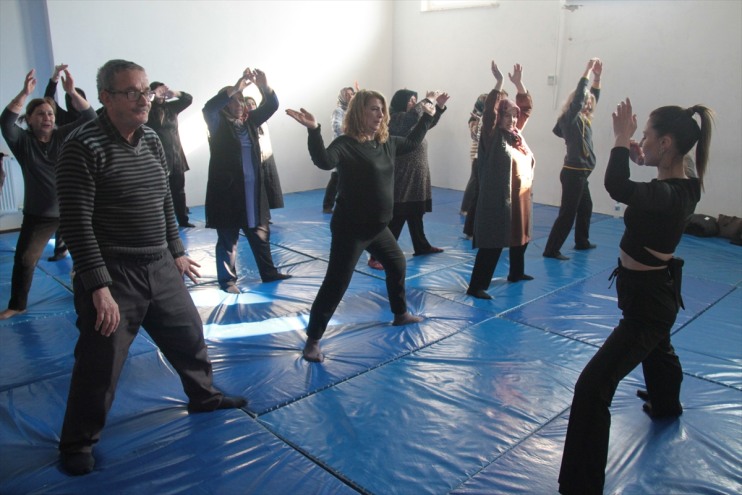 eğitimi 60+ Üniversitesi yoga Tazelenme öğrencilerine 5