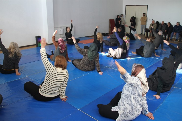 yoga 60+ Üniversitesi Tazelenme öğrencilerine eğitimi 7