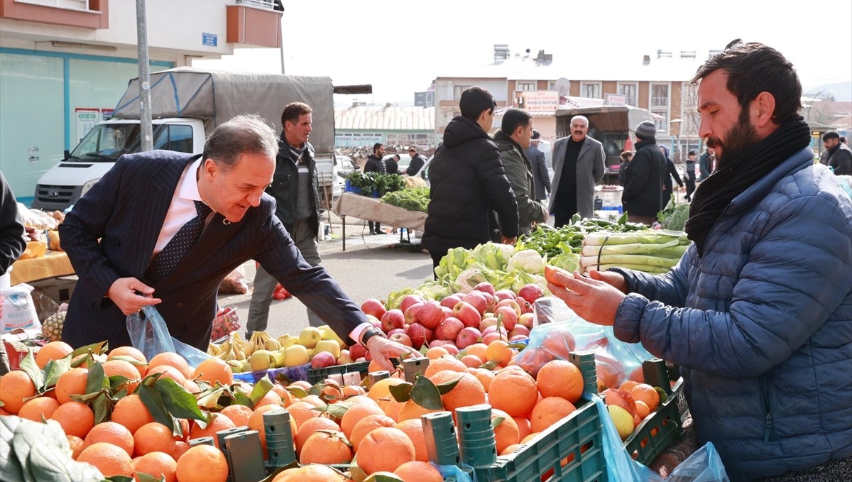 Bingöl Valisi Usta, pazarda alışveriş yaptı