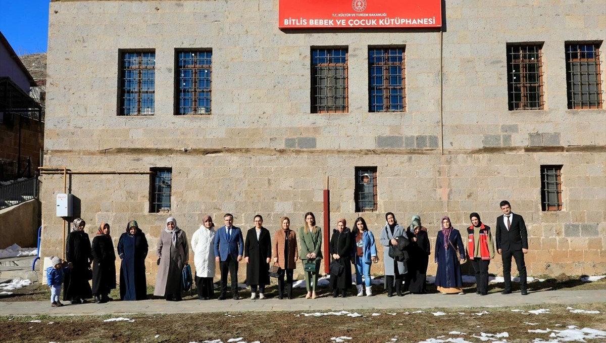 Bitlis'te "Annemle Kütüphanedeyim" projesi hayata geçirildi