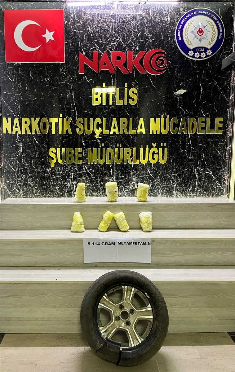 Bitlis'te aracın yedek lastiğine zulalanmış 5 kilo 114 gram uyuşturucu ele geçirildi